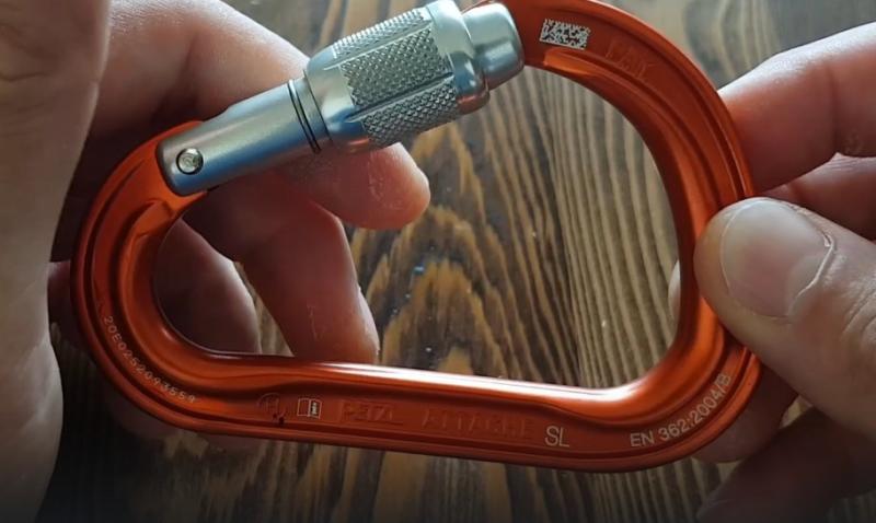 Муфтованный карабин Petzl ATTACHE